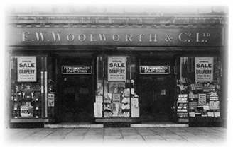 Captured for posterity, a snap of the bijou little entrance to the Woolworth's store at Clapham Junction before a major extension and the complete reconstruction of the building in stages between 1925 and 1937